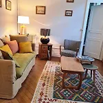 85 L Ideal , Quiet Charm In Apartment Tours