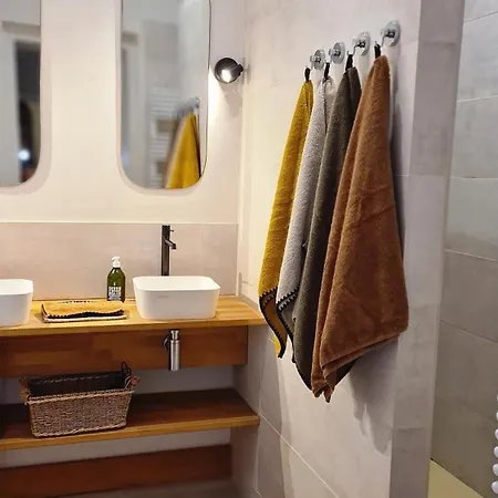 85 L Idéal , Quiet Charm In * Tours