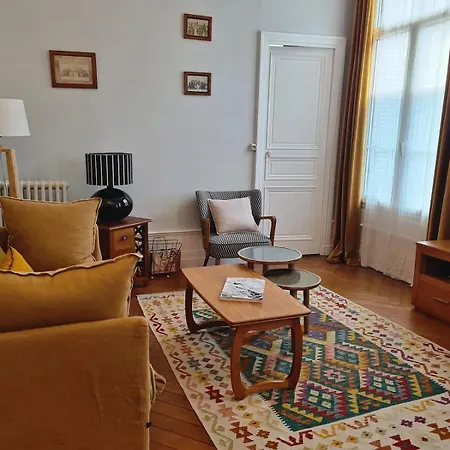 85 L Idéal , Quiet Charm In * Tours