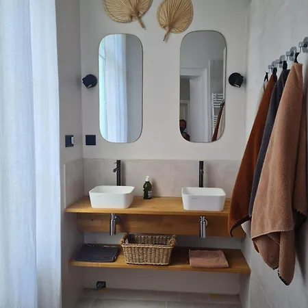 85 L Idéal , Quiet Charm In Tours