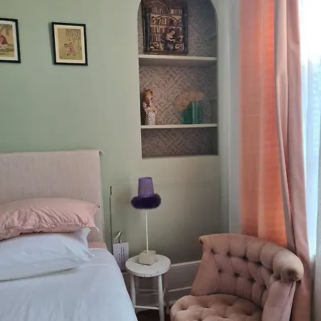85 L Idéal , Quiet Charm In *