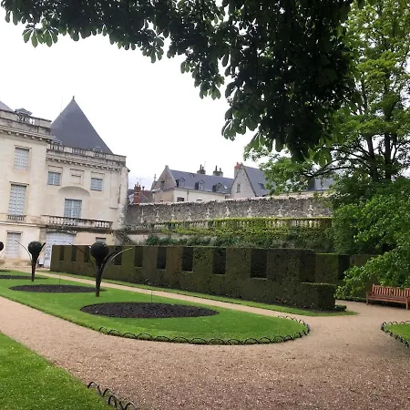 85 L Idéal , Quiet Charm In *