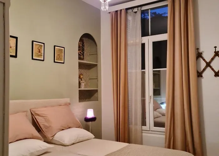 85 L Ideal , Quiet Charm In Lejlighed